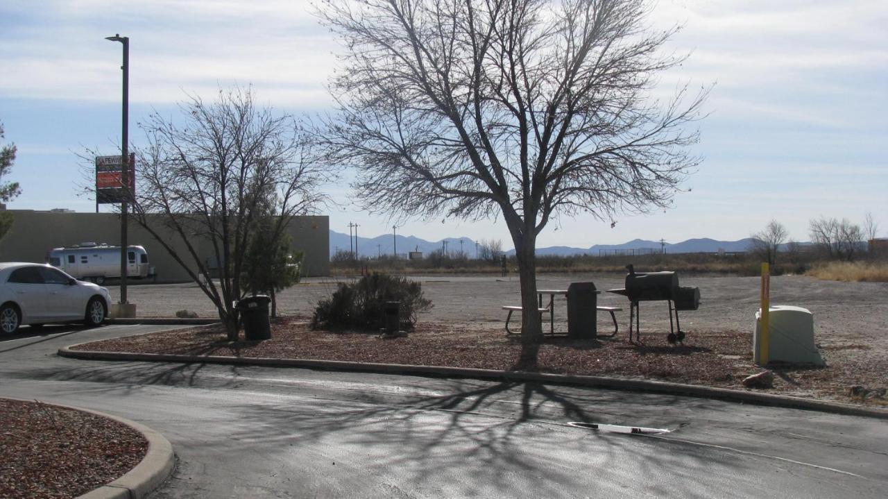 Days Inn By Wyndham Willcox Bagian luar foto