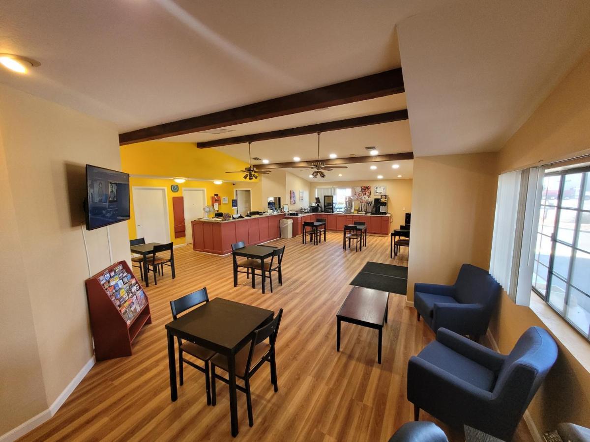 Days Inn By Wyndham Willcox Bagian luar foto