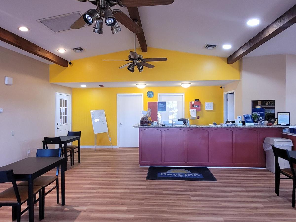 Days Inn By Wyndham Willcox Bagian luar foto