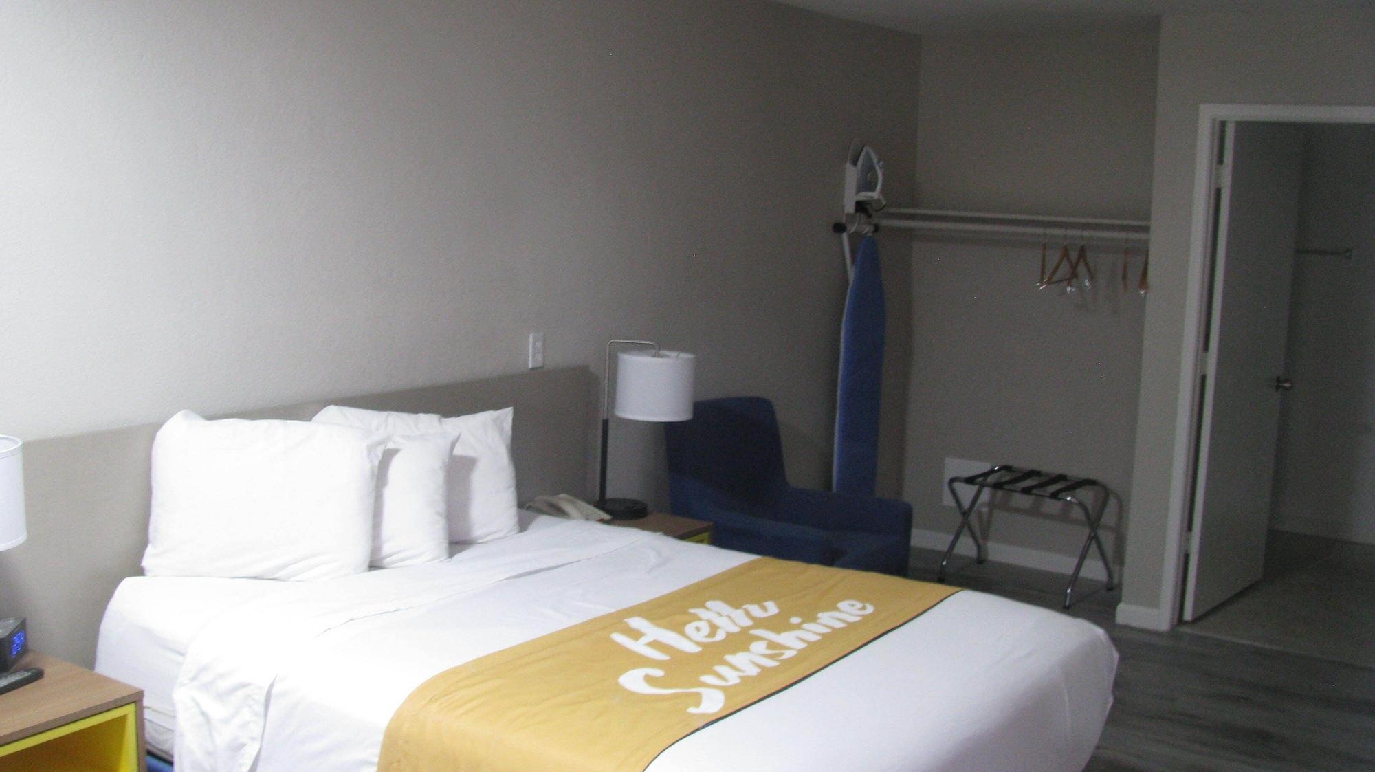 Days Inn By Wyndham Willcox Bagian luar foto