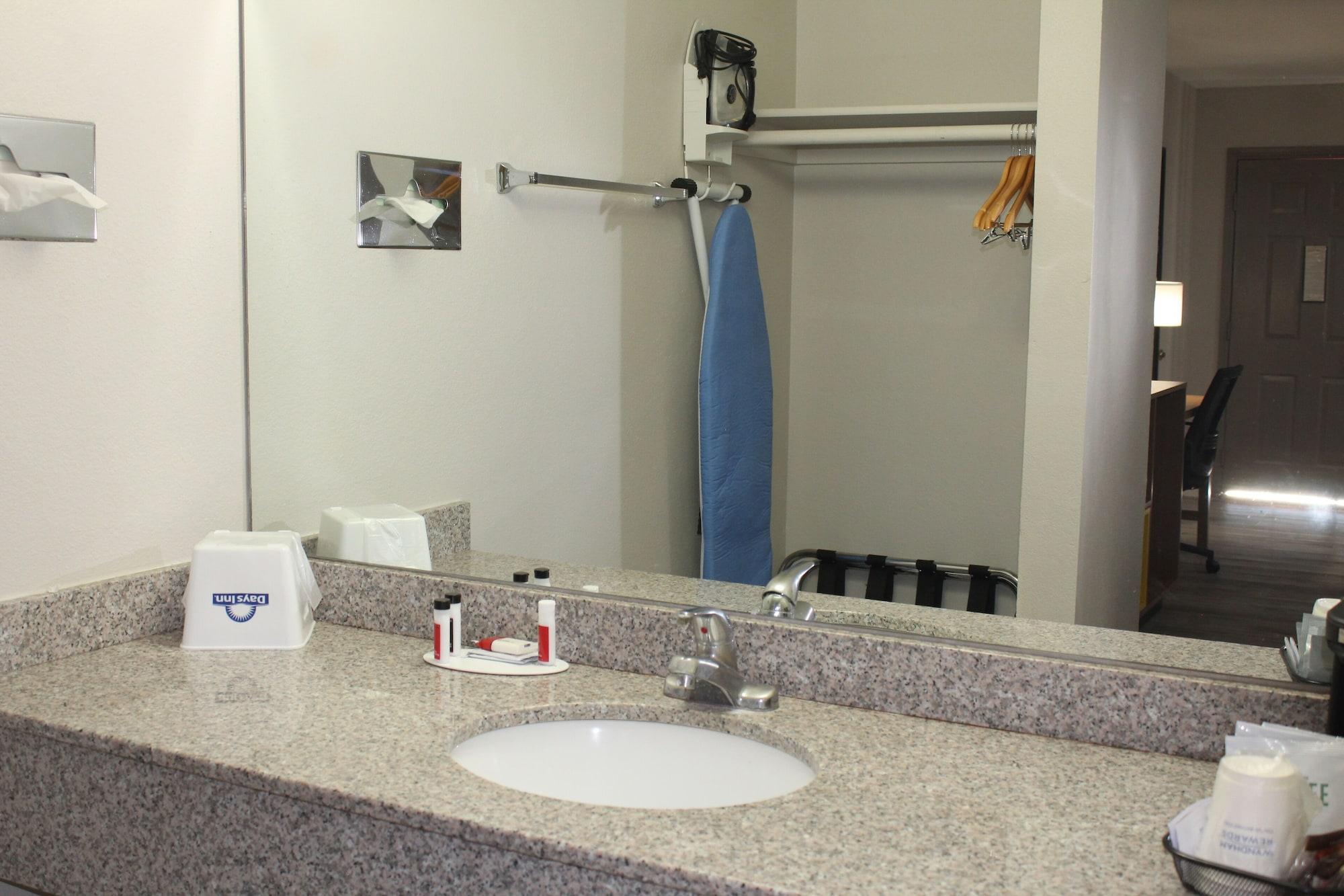 Days Inn By Wyndham Willcox Bagian luar foto
