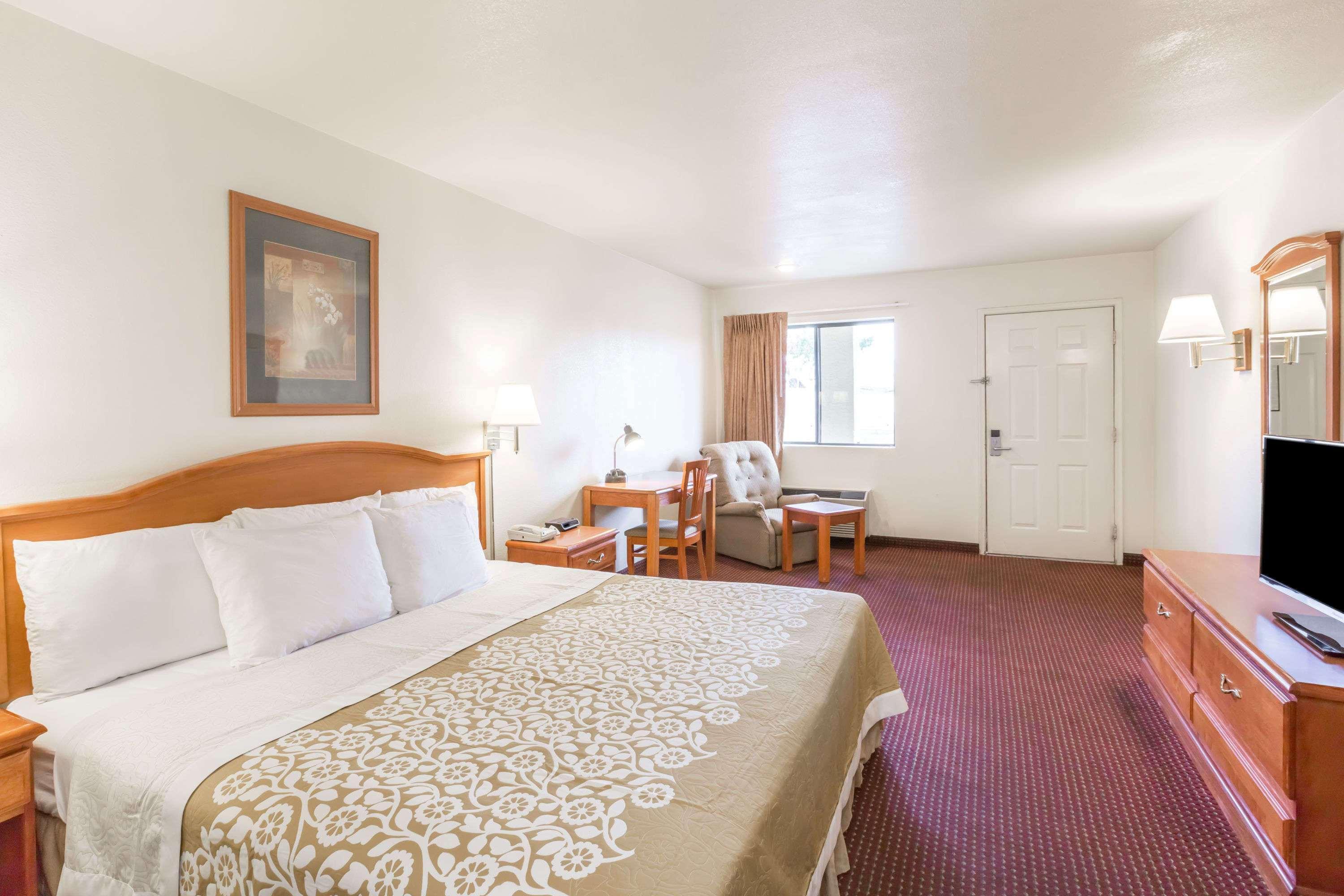 Days Inn By Wyndham Willcox Bagian luar foto